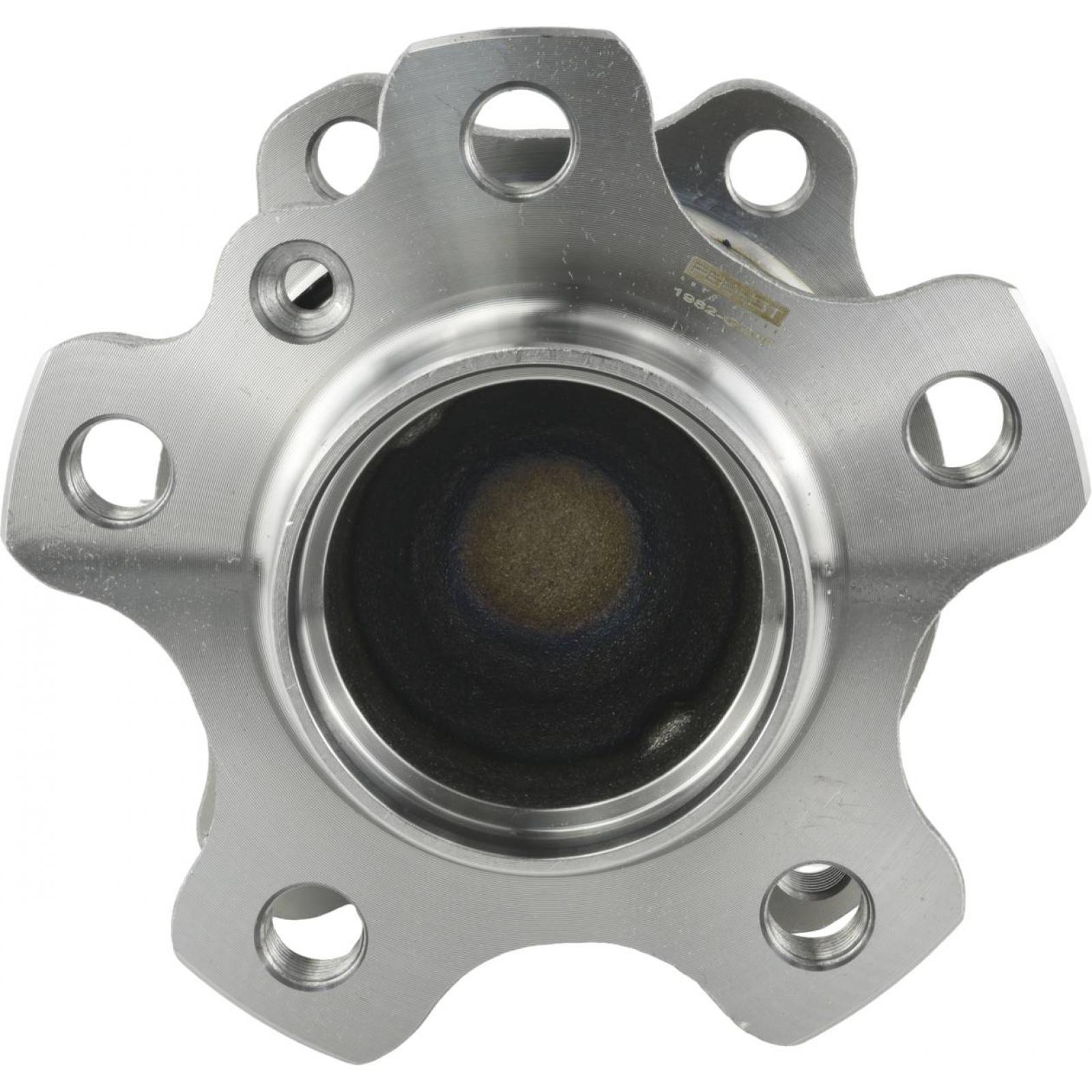 Front wheel hub
